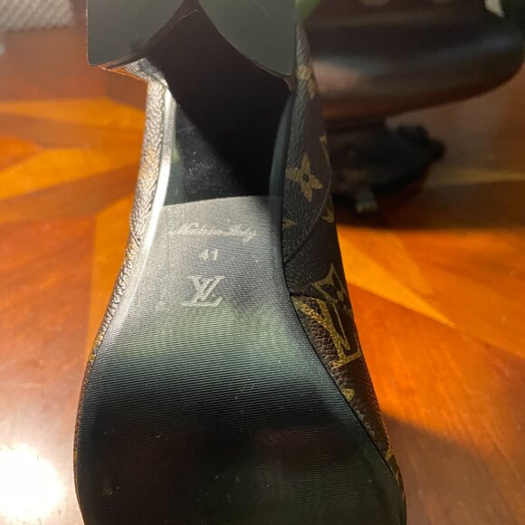 Louis Vuitton Shoes - Picture 4 of 4